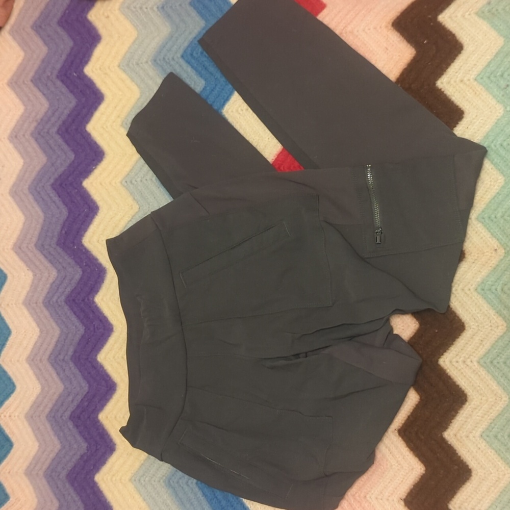 LAST CHANCE Athleta joggers with pockets
